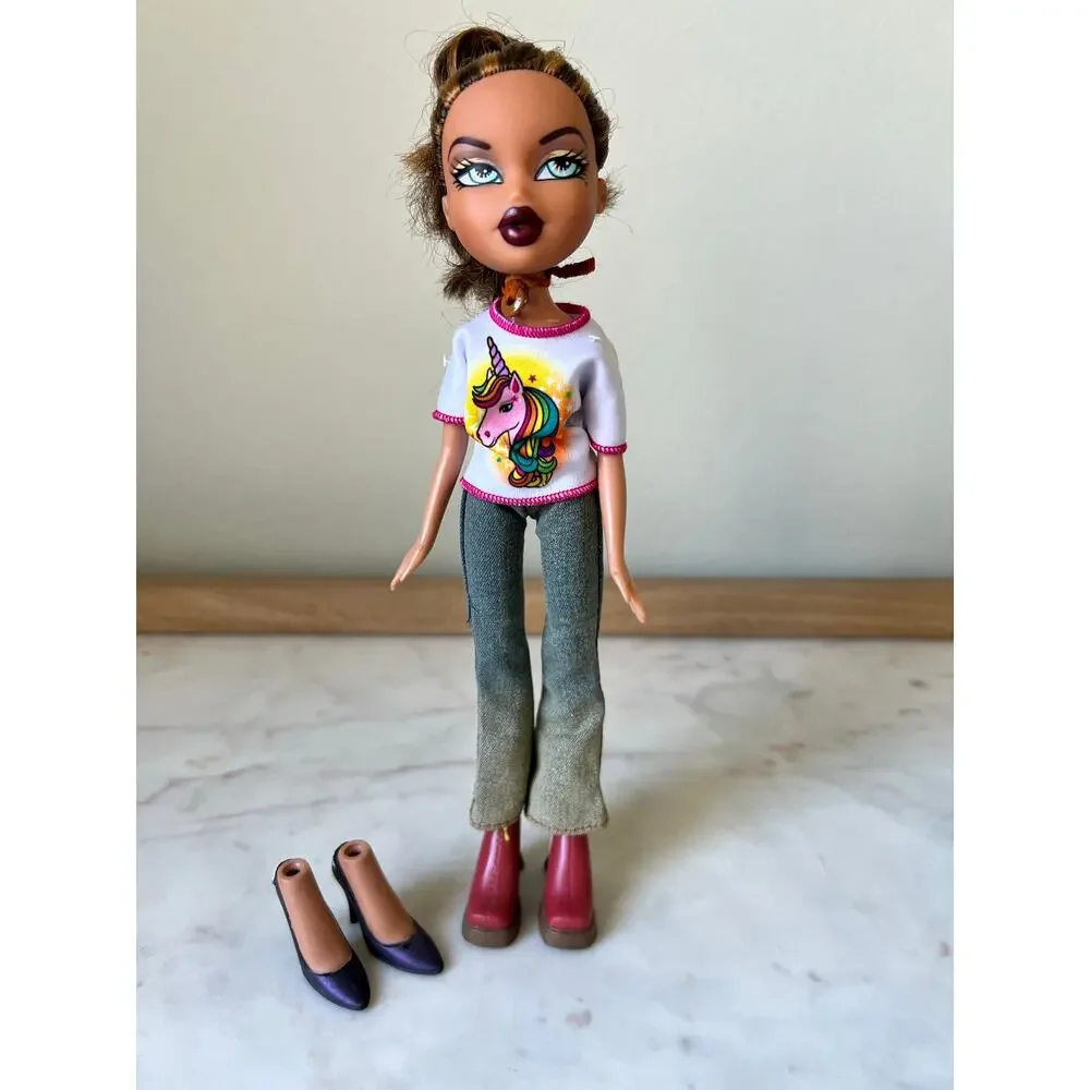 Bratz Vintage 2001 MGA Yasmin Brown Hair with Blonde Highlights Blue Eyes